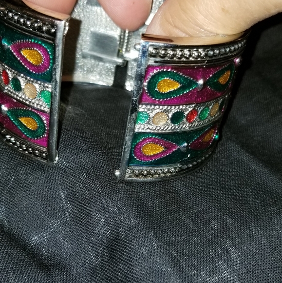 Beautuful Enameld Cuff Braclet - Picture 3 of 4